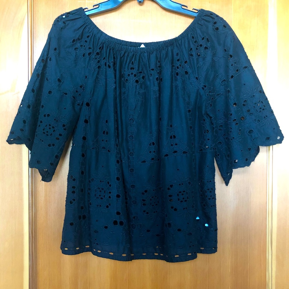Eyelet blouse (Off or on shoulder style)